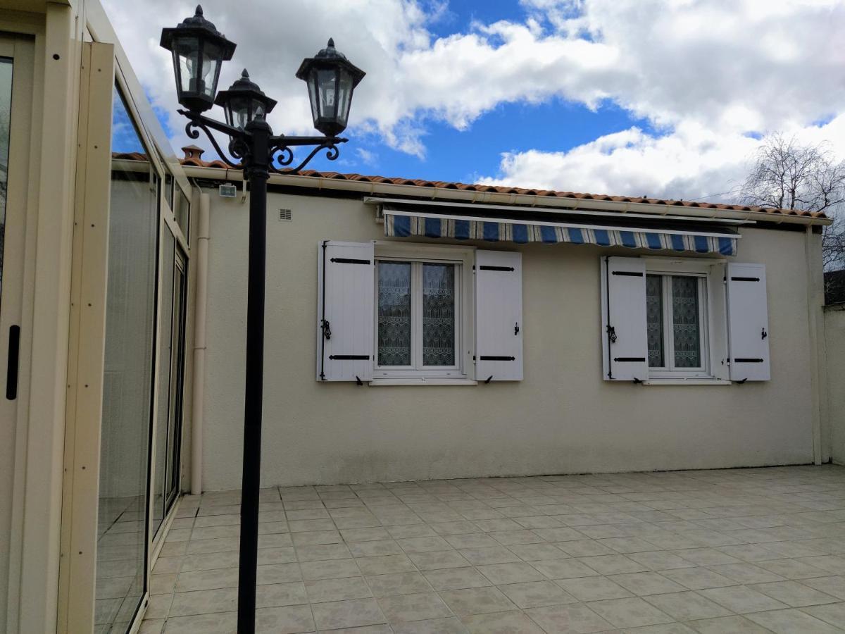 Maison Plain Pied Avec Jardin, Terrasse Et Veranda Cognac Bagian luar foto